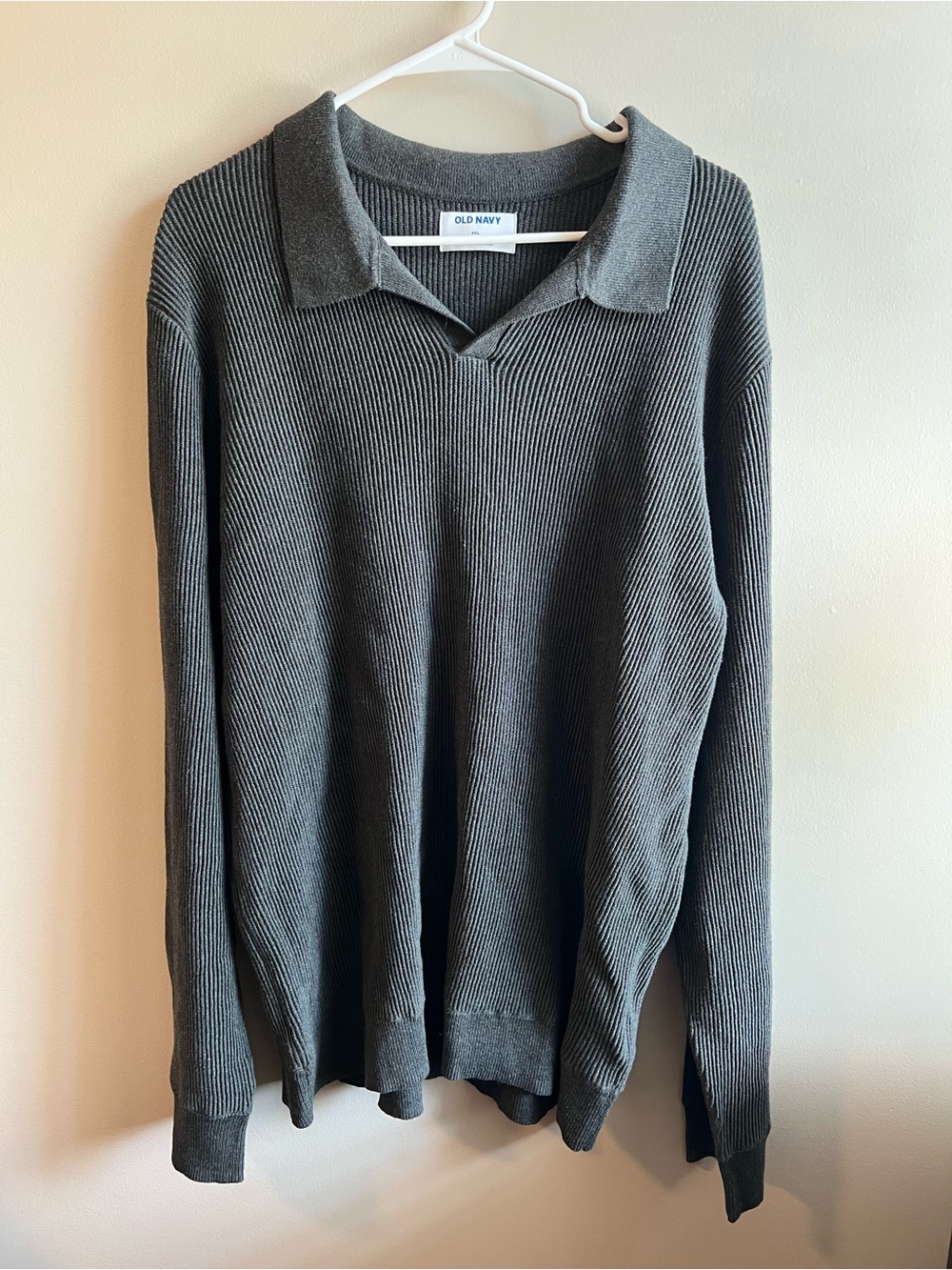 Old Navy Men's Dark Gray V-Neck Ribbed Collar Sweater